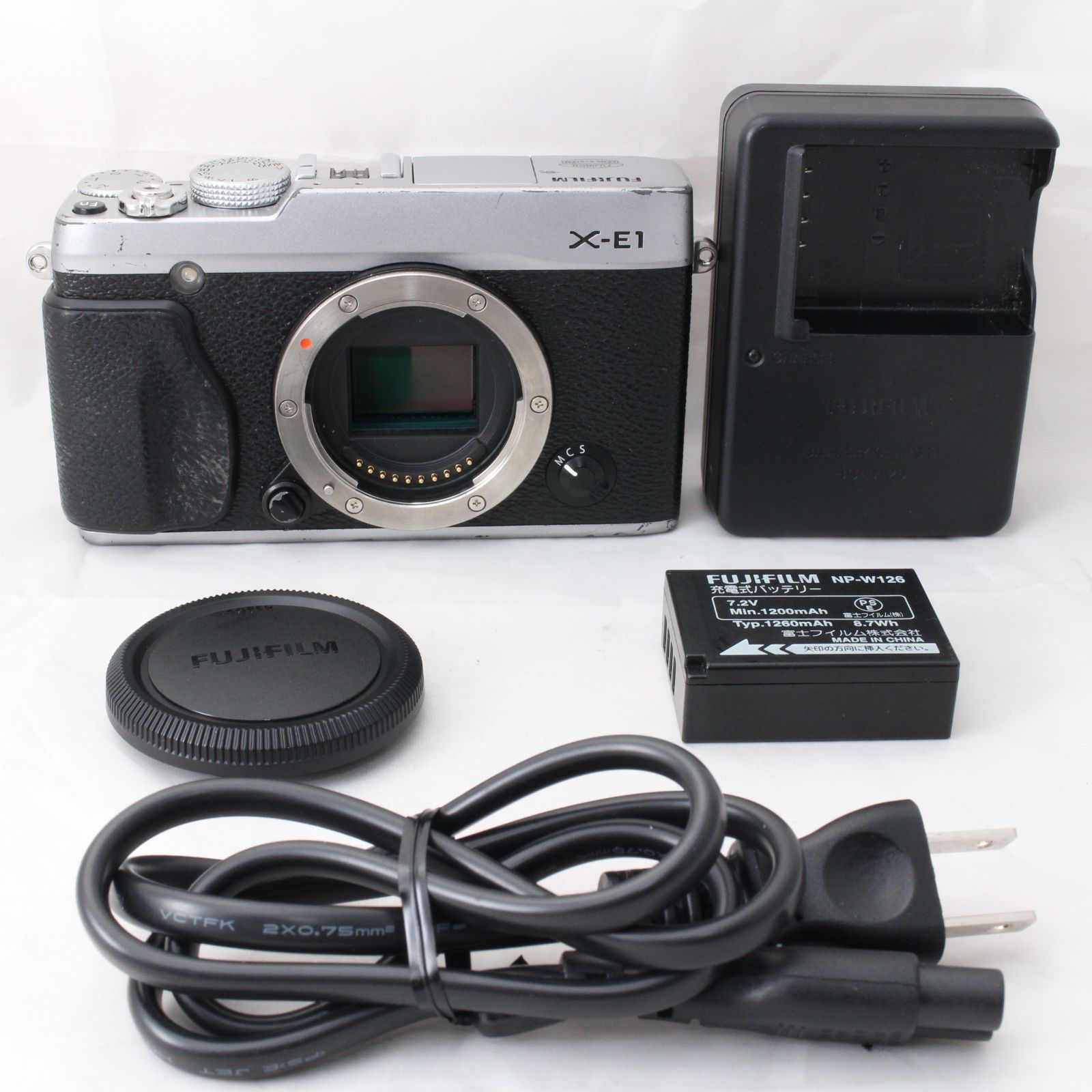 ☆実用品☆ FUJIFILM ミラーレス一眼レフカメラ X-E1 ボディ 1630万