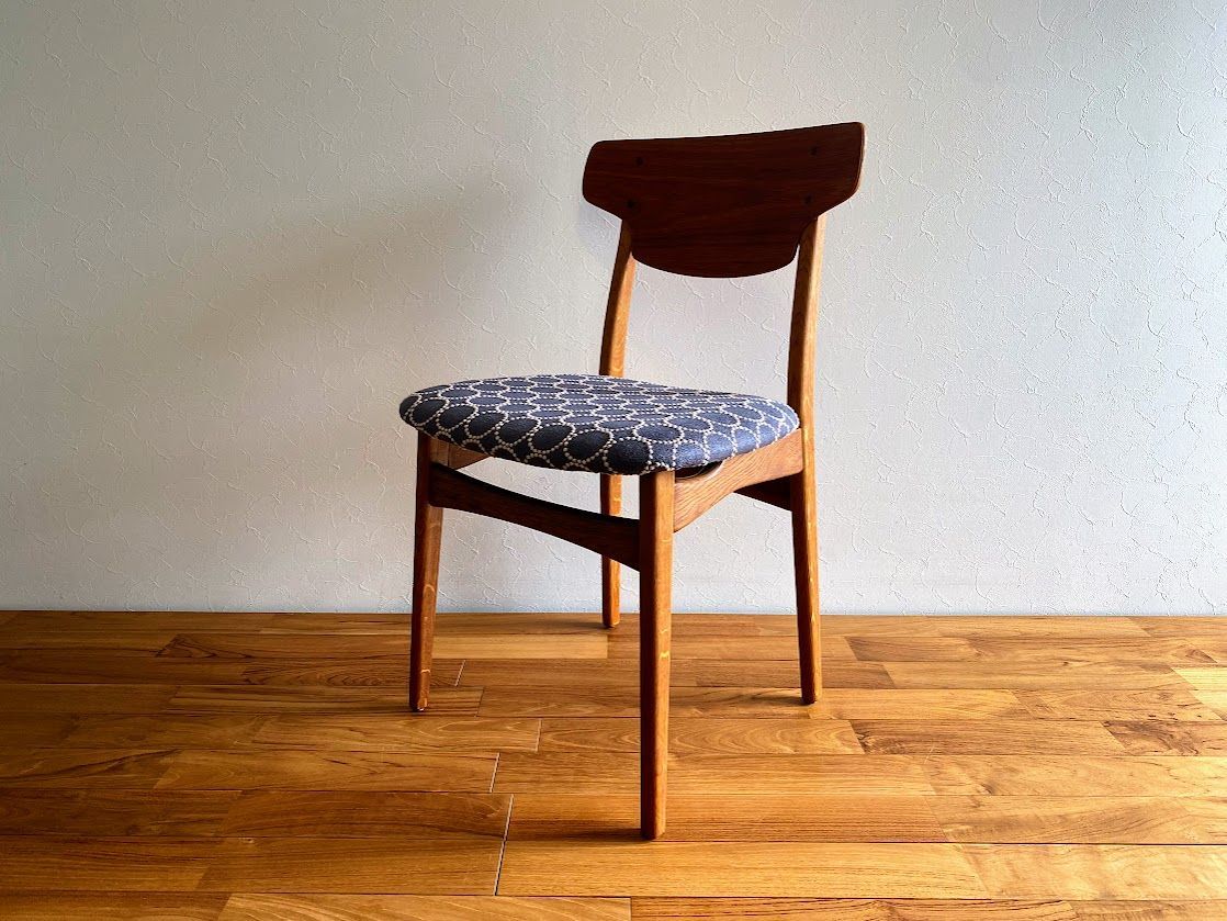 デンマーク製 モダン スタッキングシェルチェア ミナペルホネン 張替済② 大人気！！ ミナペルホネンの張地仕様のスツールが入荷しました