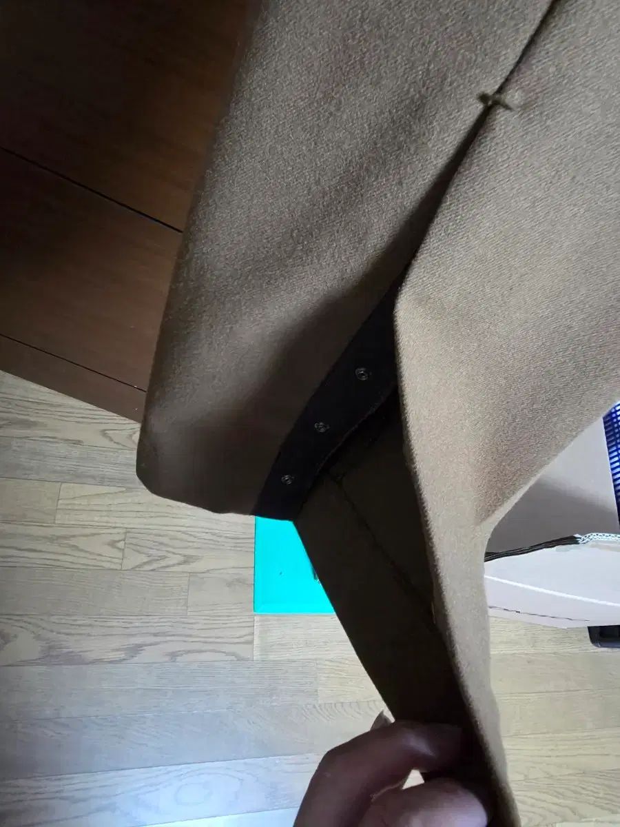 キャメルブーツカットスリット冬スラックス