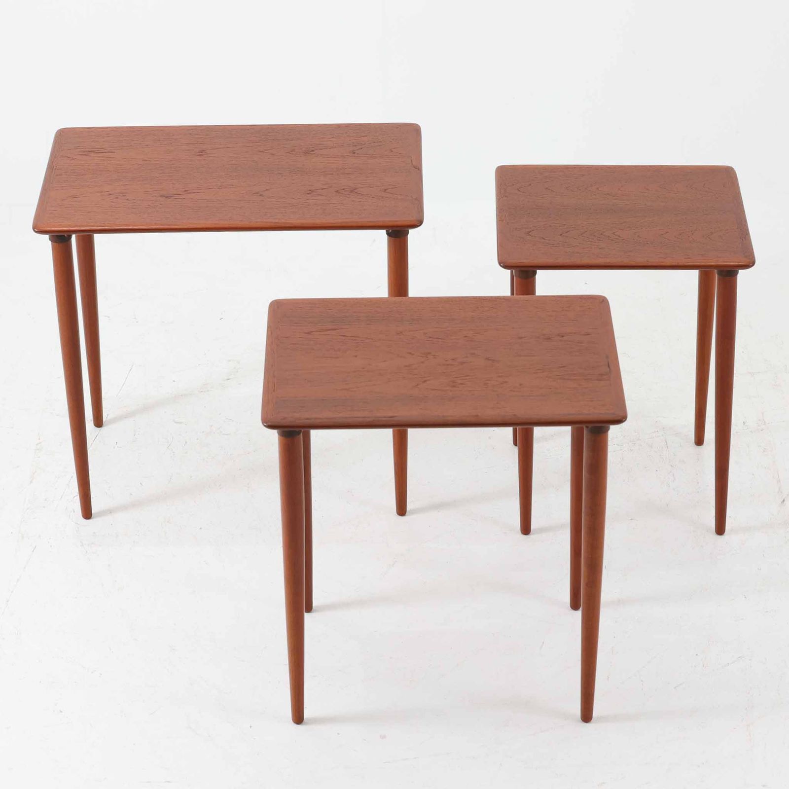 美品　北欧　アンティーク　ネストテーブル　セット　サイドテーブル　チーク　机 ネストテーブル チーク 幅58cm デンマーク製 北欧ビンテージ家具