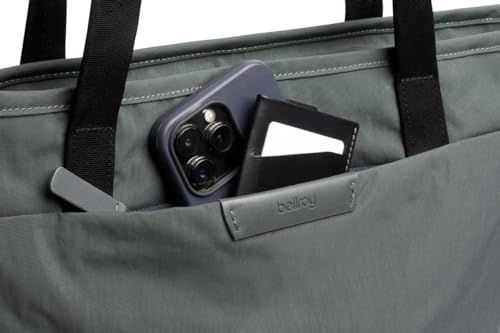 カジュアルなショルダーバッグ