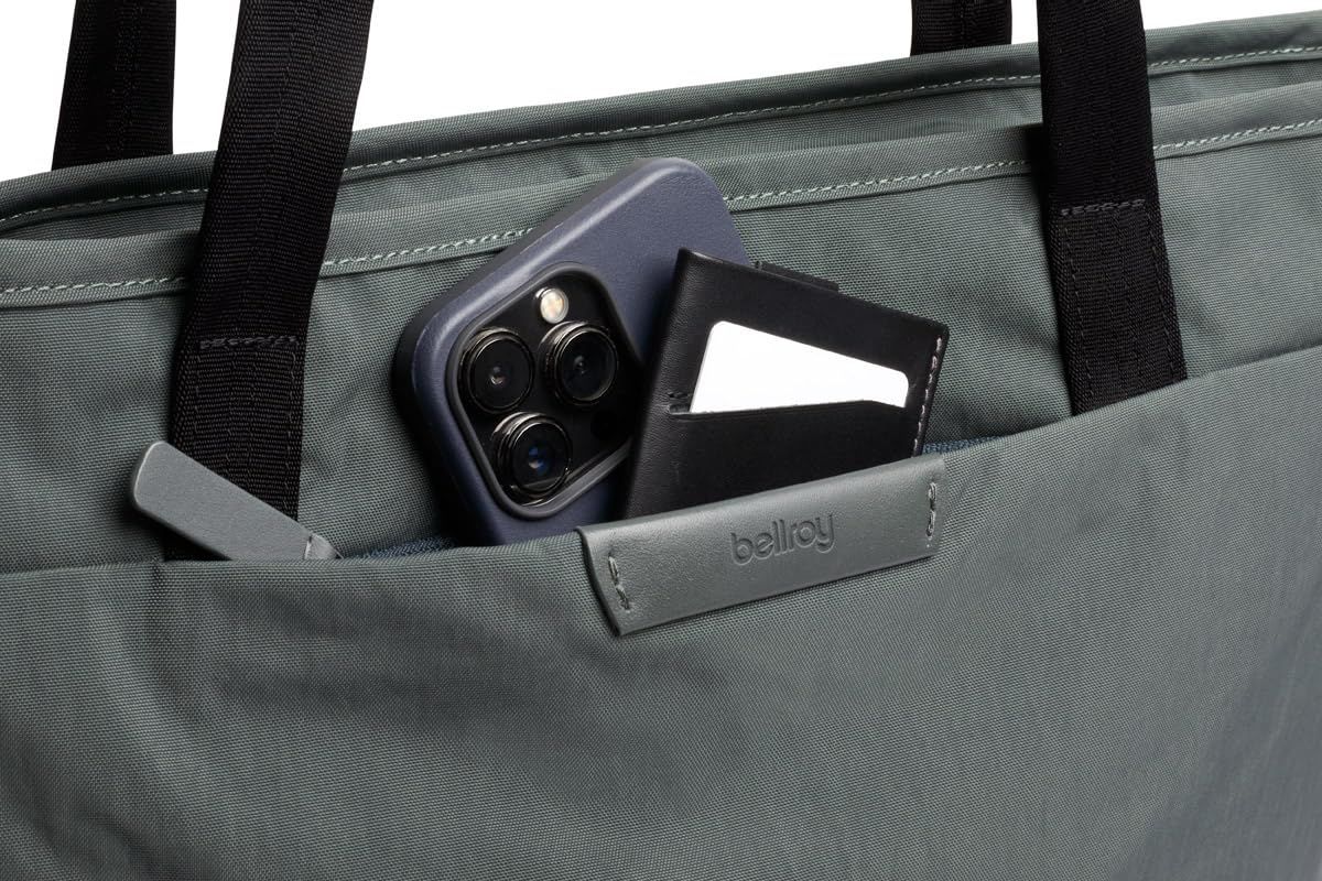 カジュアルなショルダーバッグ