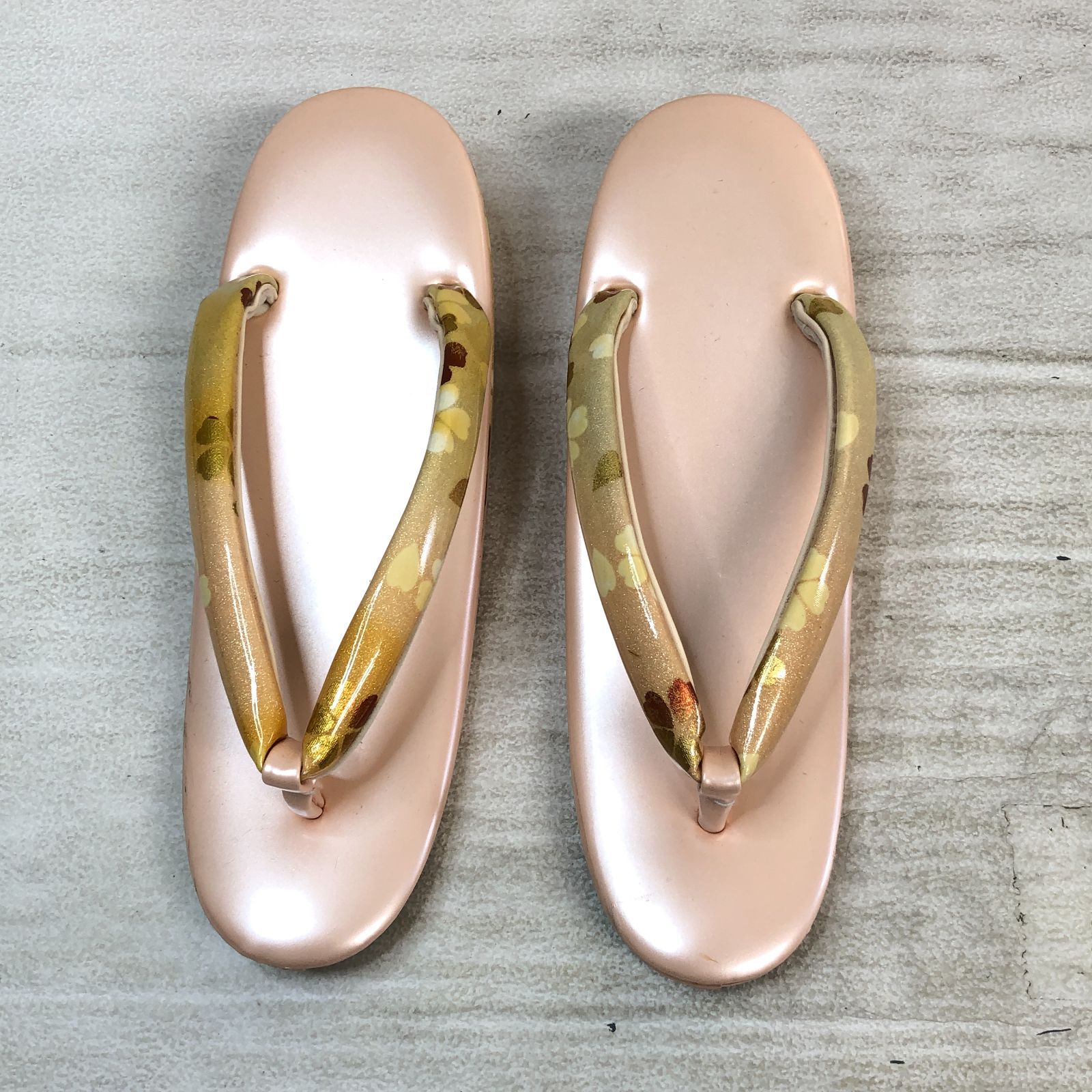 草履とバッグのセット Mサイズ　ゴールド 桜花柄　振袖・和装・成人式　フォーマル SOUBIEN（創美苑） 草履バッグセット 振袖 成人式 卒業式 袴 日本製