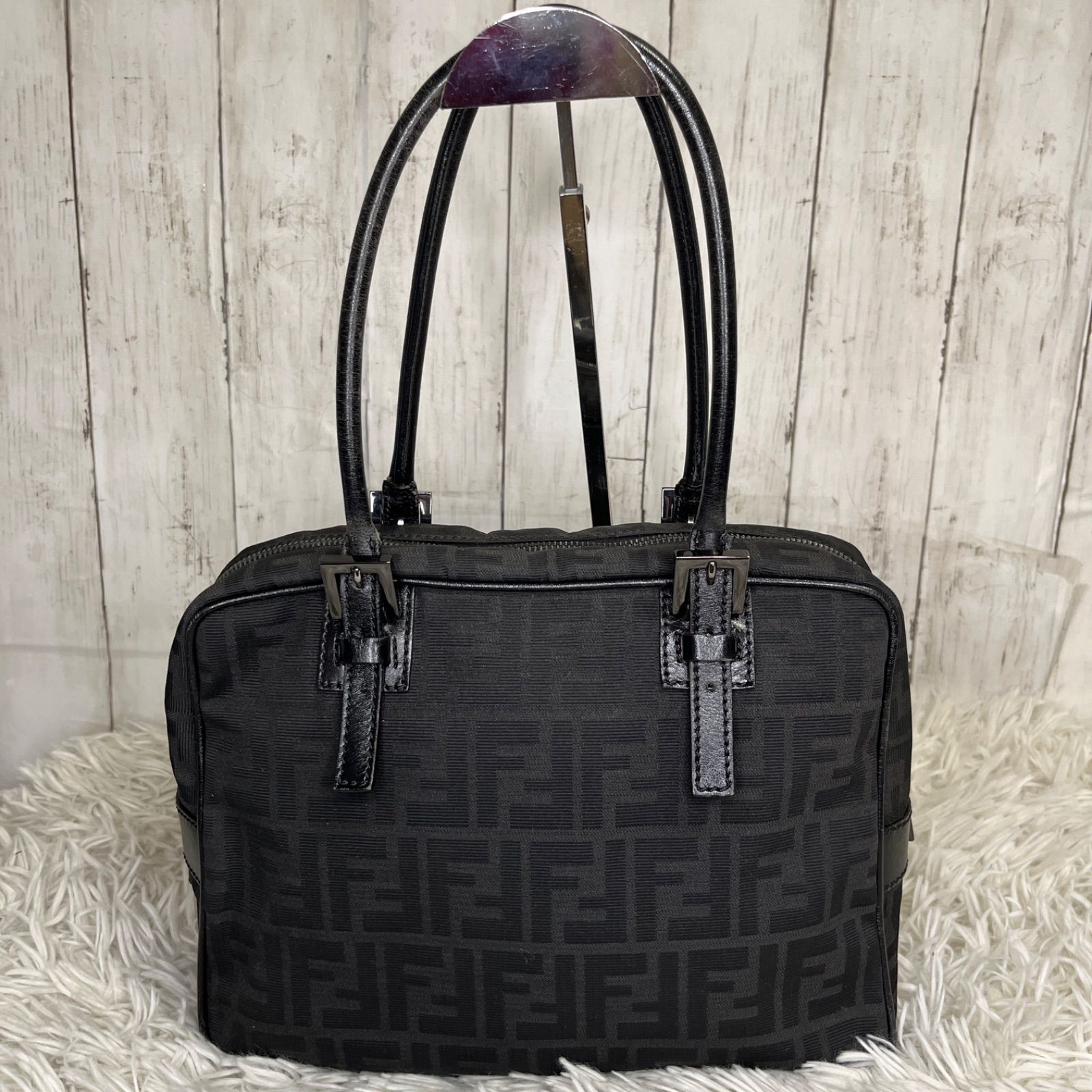 FENDI 節約 ズッカ トートバッグ ハンドバッグ ブラック レザー FENDI 節約 ズッカ トートバッグ ハンドバッグ ブラック レザー