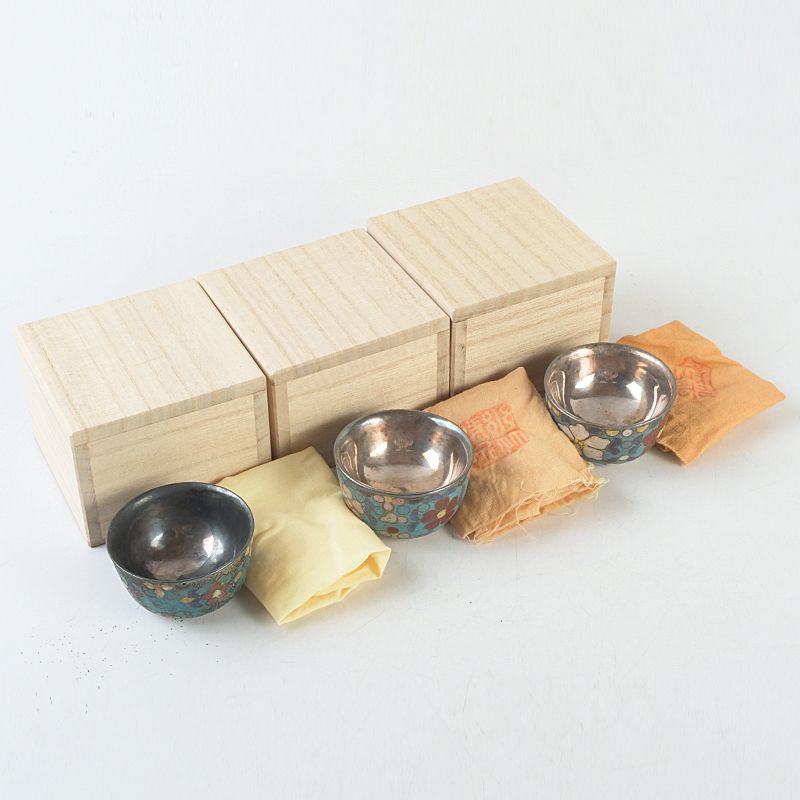 中国　古七宝琺瑯彩　酒盃　三客まとめて　桐箱付　M　5486 中国 古七宝琺瑯彩 酒盃 三客まとめて 桐箱付 M S454 - メルカリ