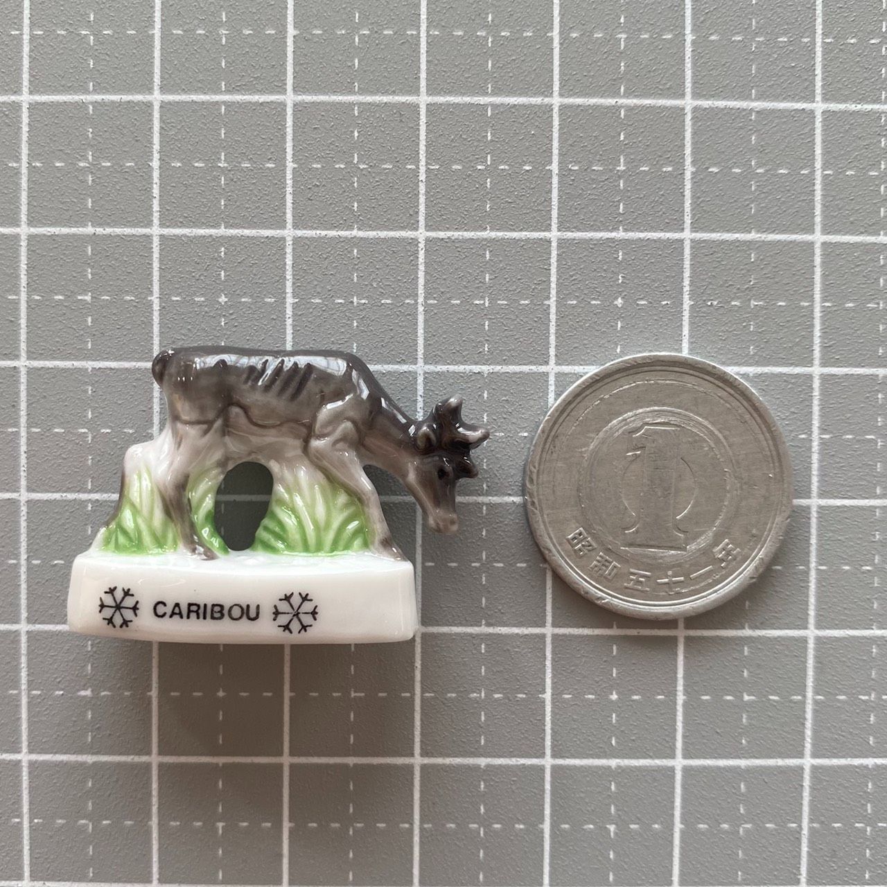 カリブーのフェーブ／動物／フランス雑貨／陶器ミニチュア／ブロカント