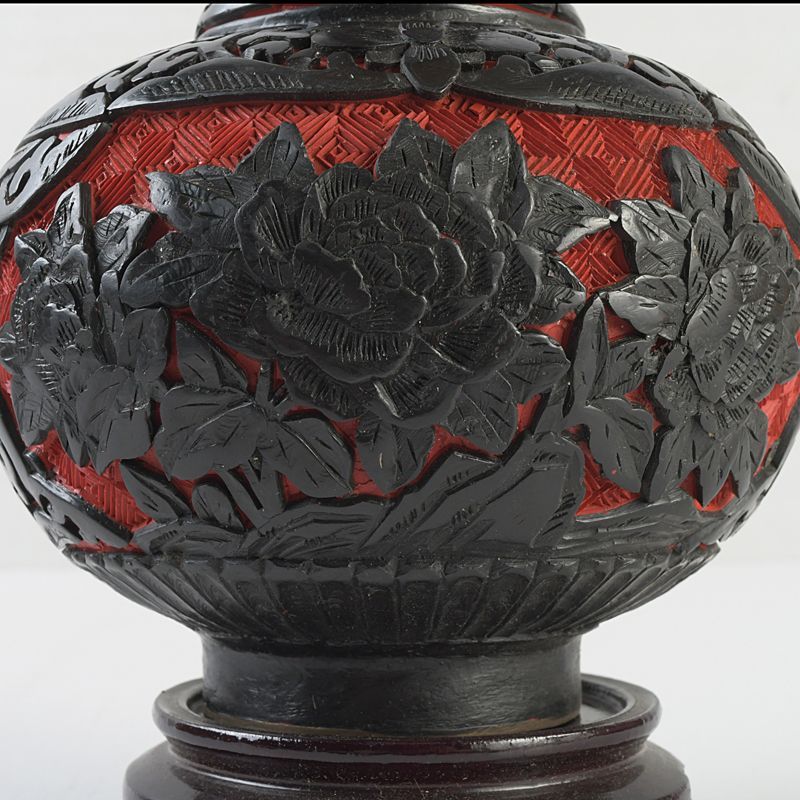 中国 剔紅 堆朱 堆黒 内七宝 花文瓶 唐木台付 M S455 - メルカリ