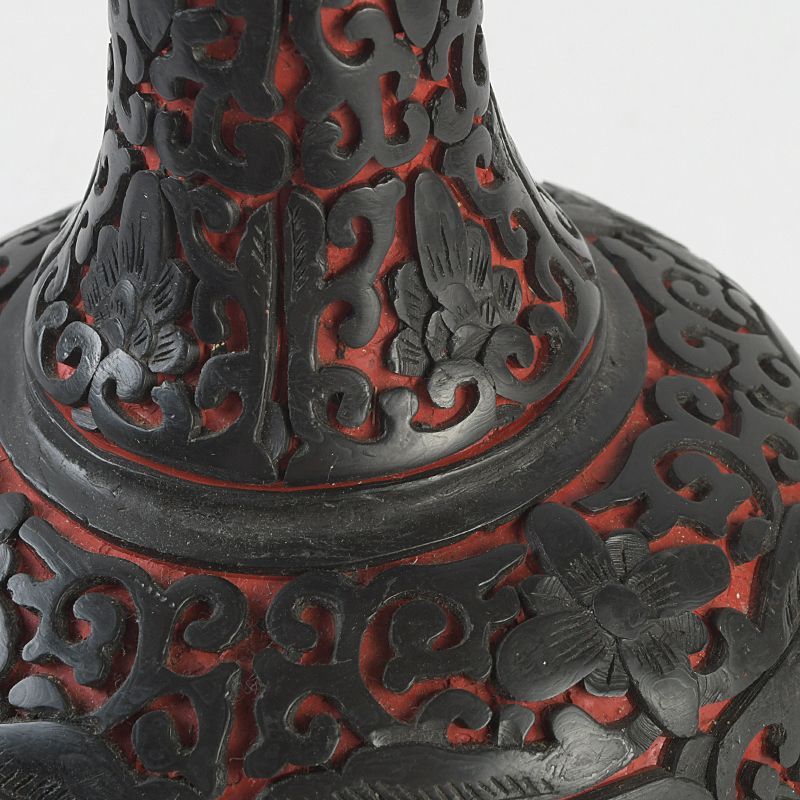 中国　剔紅　堆朱　内七宝　花文瓶　V　4489 中国 剔紅 堆朱 堆黒 内七宝 花文瓶 唐木台付 M S455 - メルカリ