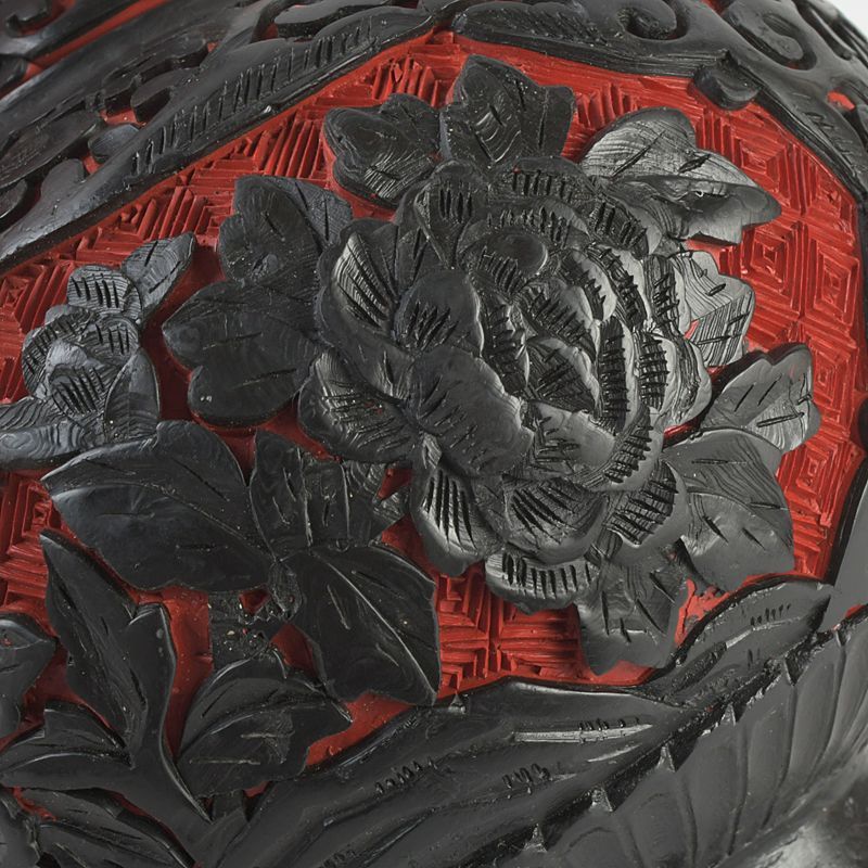 中国 剔紅 堆朱 堆黒 内七宝 花文瓶 唐木台付 M S455 - メルカリ