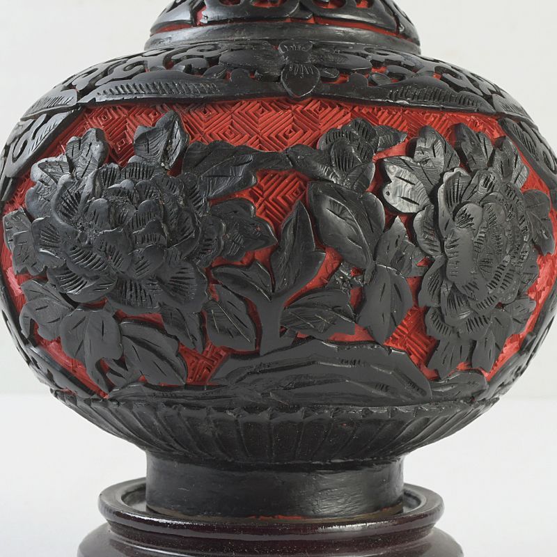 中国 剔紅 堆朱 堆黒 内七宝 花文瓶 唐木台付 M S455 - メルカリ