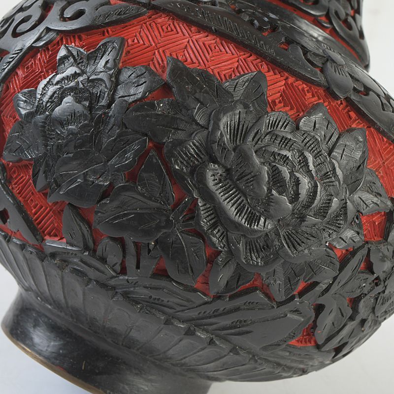 中国 剔紅 堆朱 堆黒 内七宝 花文瓶 唐木台付 M S455 - メルカリ