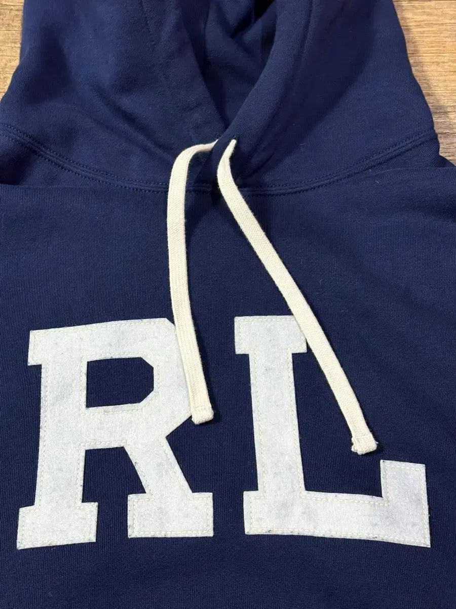 パッチ プルオーバー