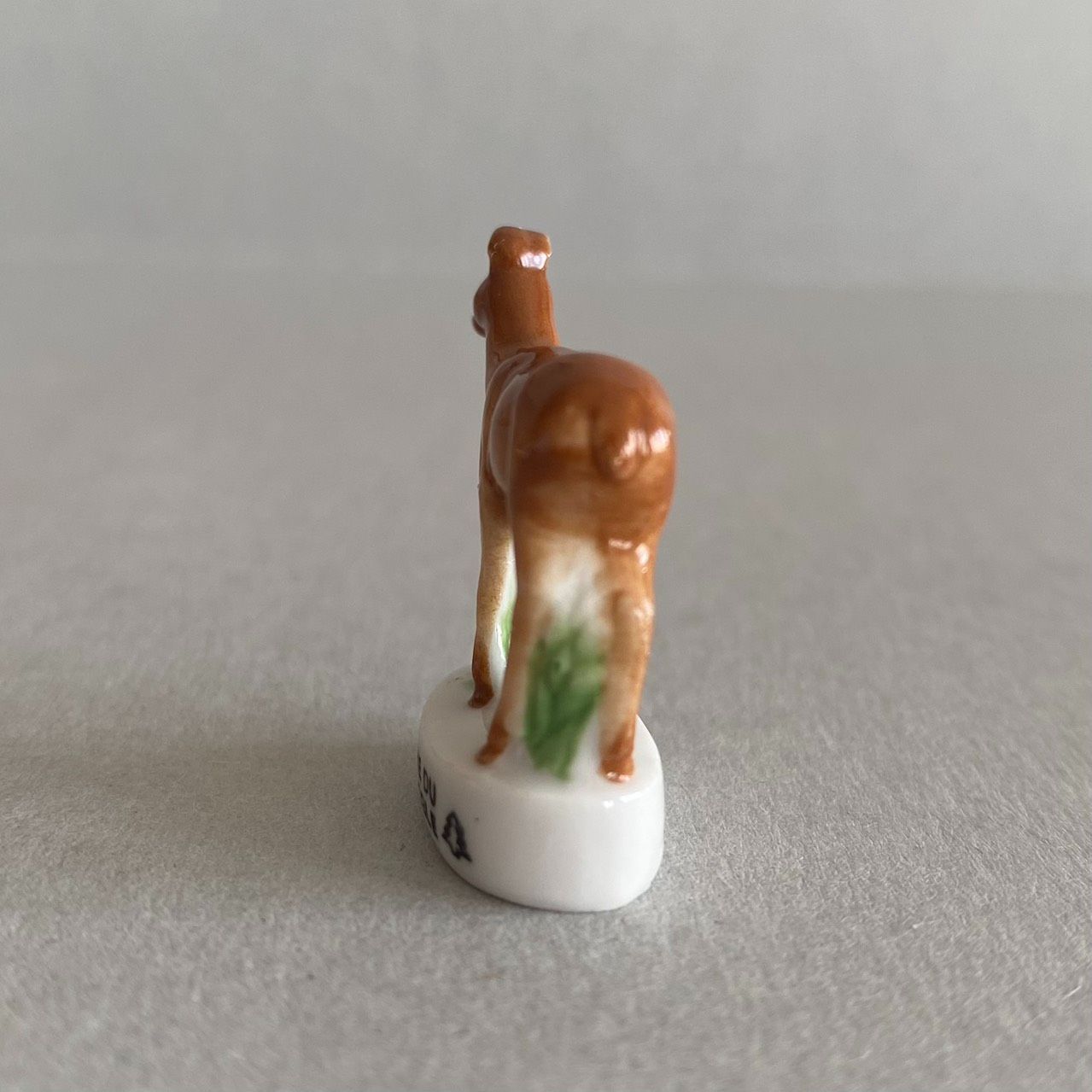 雌鹿のフェーブ／動物／フランス雑貨／陶器ミニチュア／ブロカント
