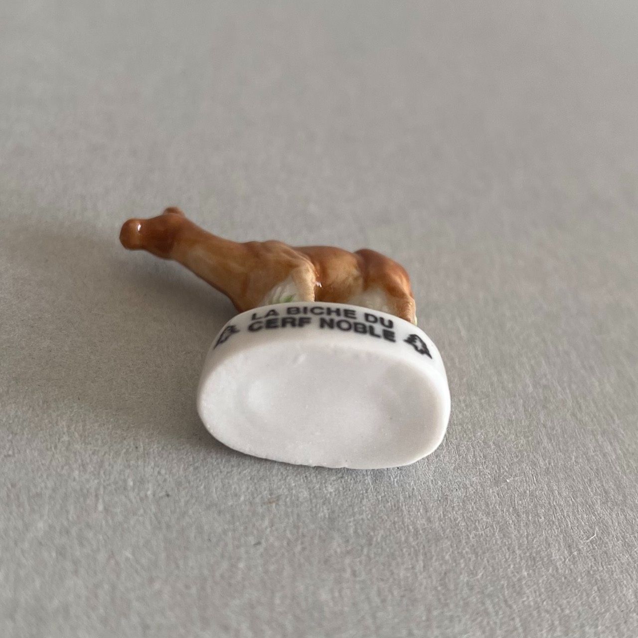 雌鹿のフェーブ／動物／フランス雑貨／陶器ミニチュア／ブロカント