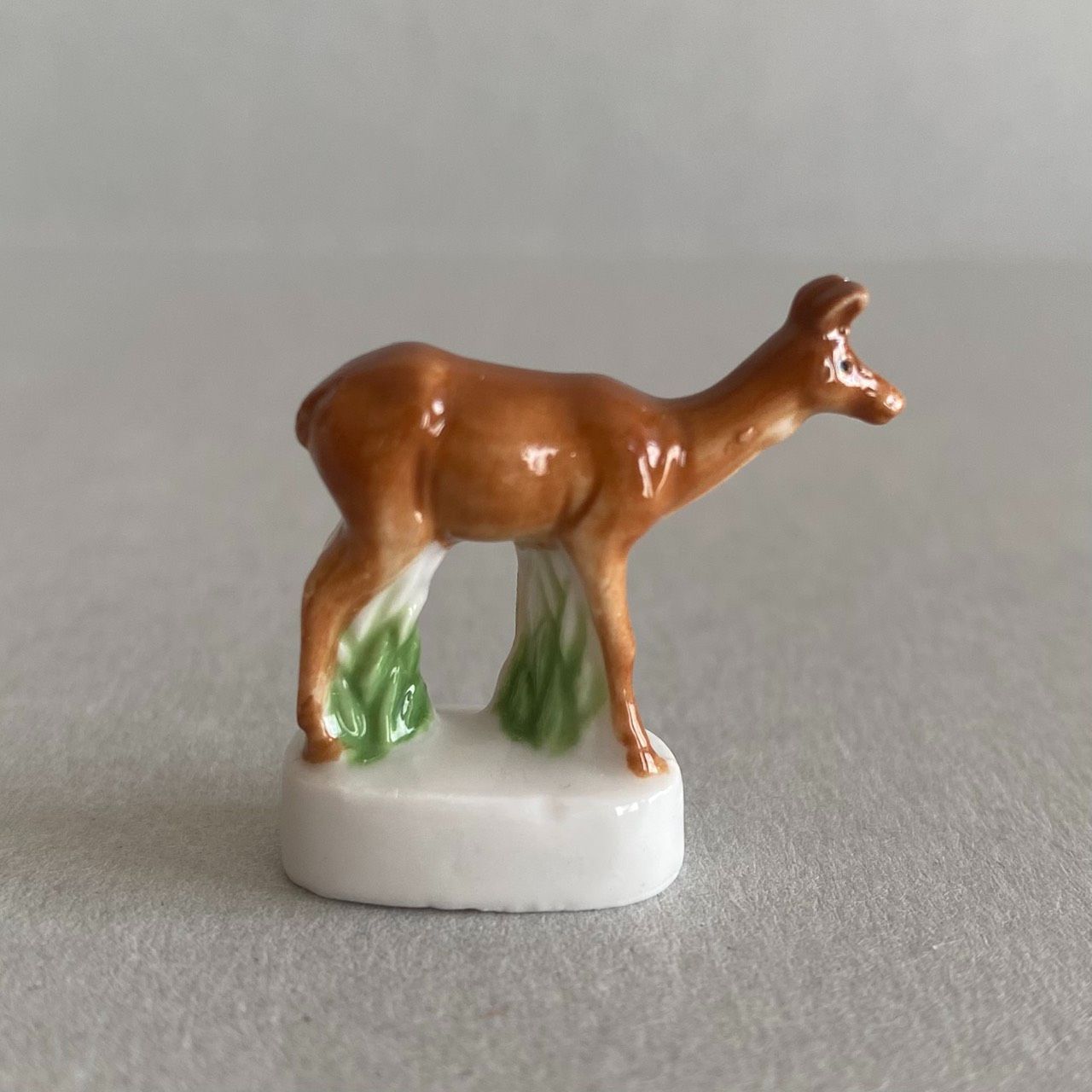 雌鹿のフェーブ／動物／フランス雑貨／陶器ミニチュア／ブロカント