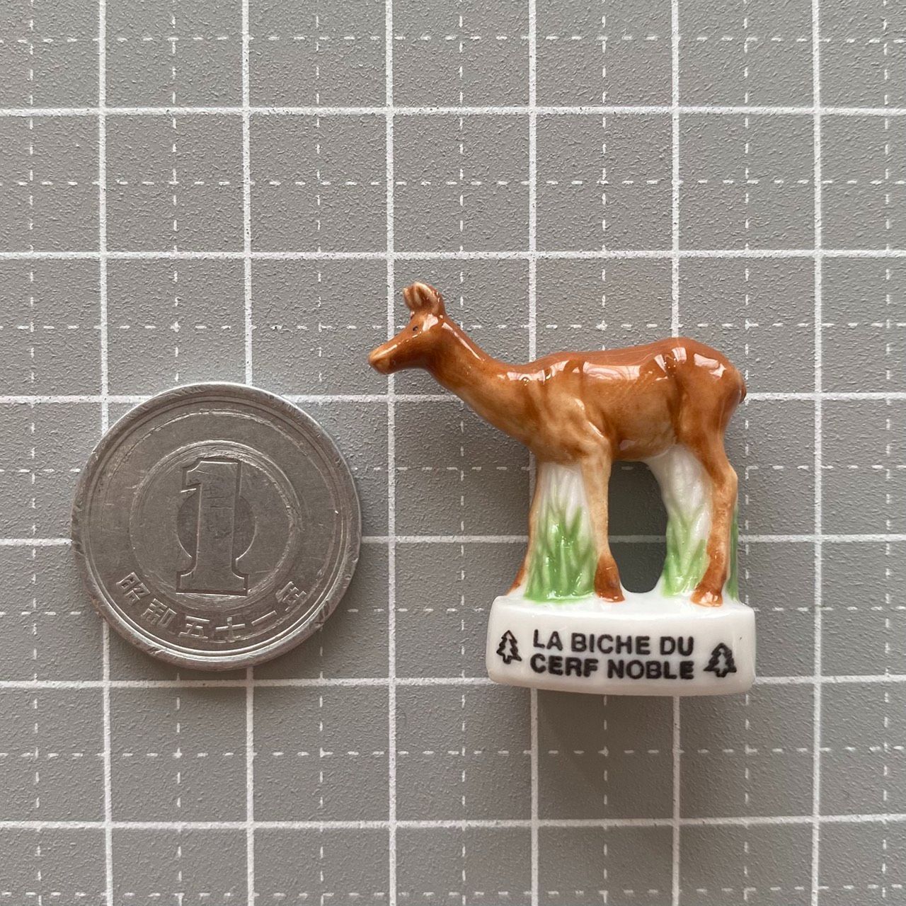 雌鹿のフェーブ／動物／フランス雑貨／陶器ミニチュア／ブロカント