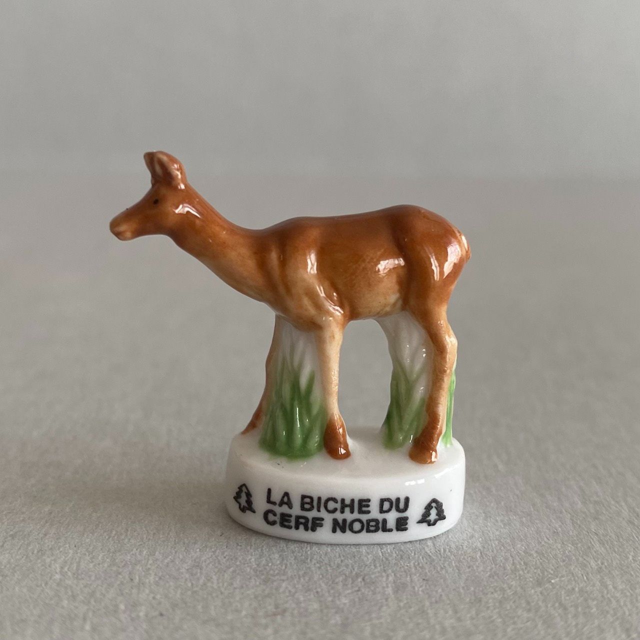 雌鹿のフェーブ／動物／フランス雑貨／陶器ミニチュア／ブロカント