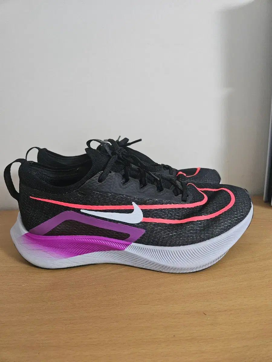 NIKE ズームフライ4