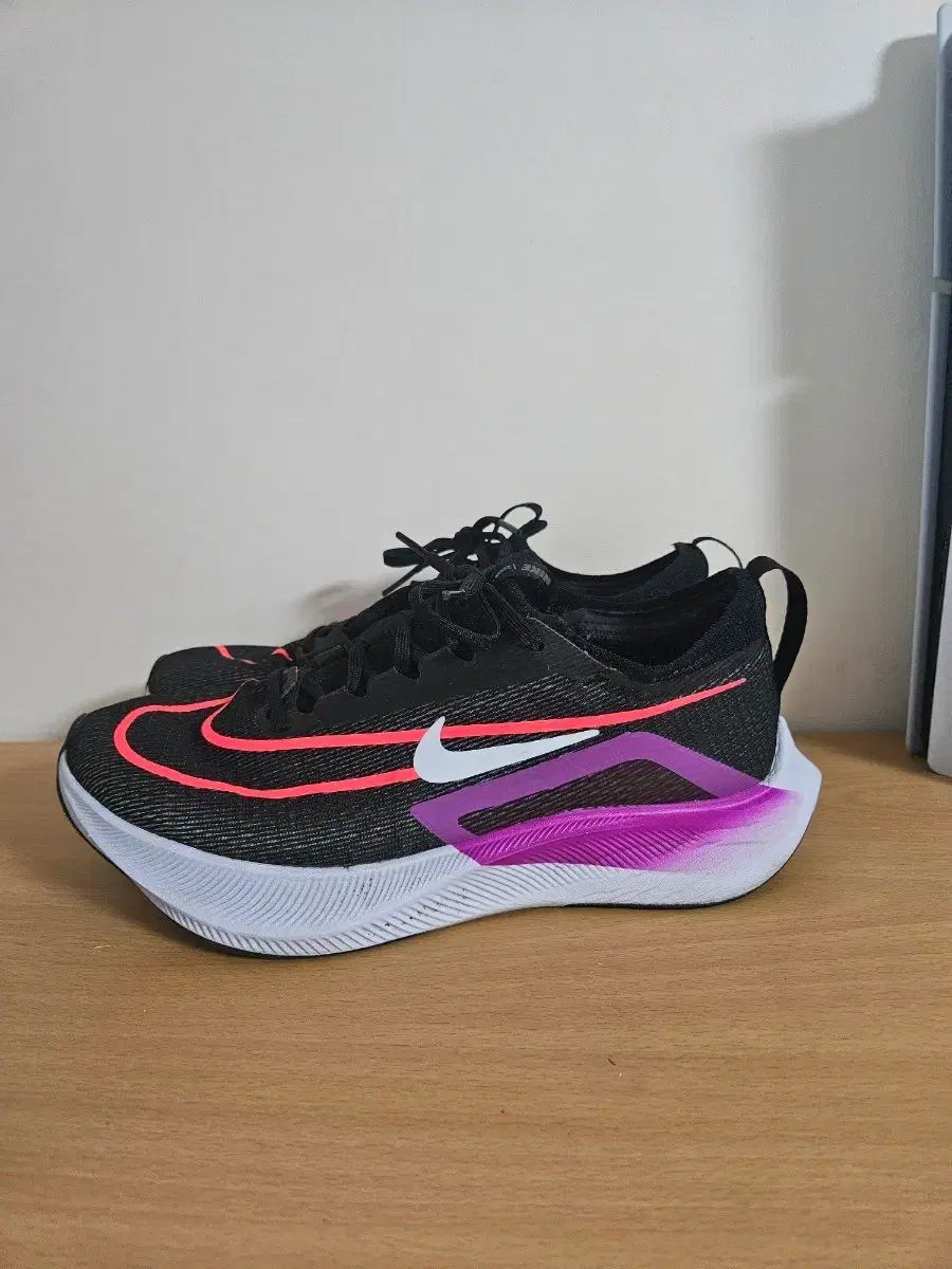 NIKE ズームフライ4 27.5 cm ランニングシューズ み