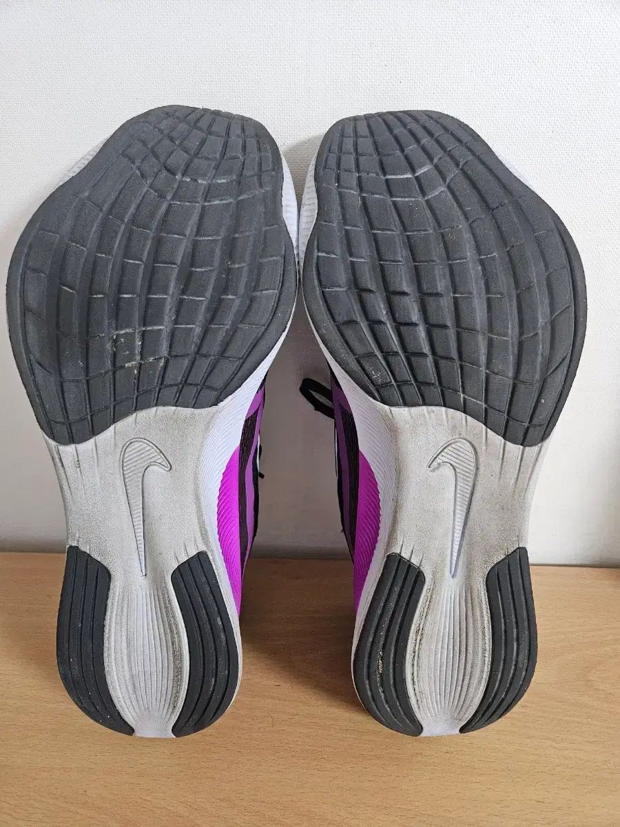  NIKE ズームフライ4 27 5 cm ランニングシューズ み 登山靴 トレッキングシューズ アウトドアシューズ