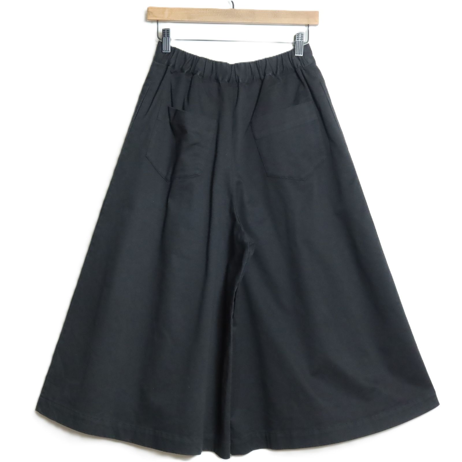 ガウチョパンツとスカート2点ものピンクハウスです。まとめて購入お願いします。 ガウチョパンツとスカート2点ものピンクハウスです。まとめて購入