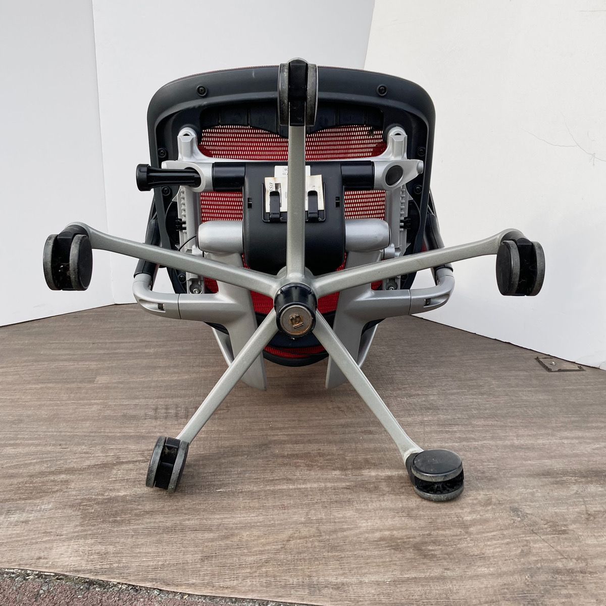  okamura オカムラ チェア Contessa コンテッサ レッド 軽量チェア オフィスチェア ワークチェア 椅子 チェア