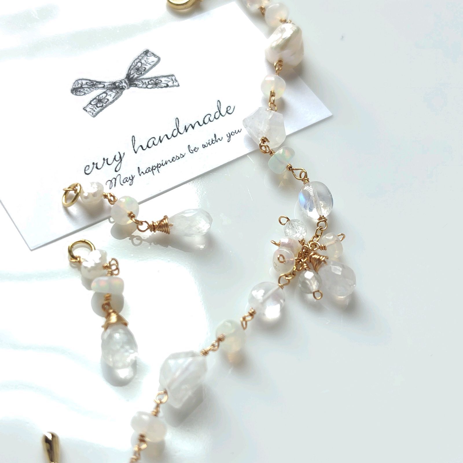 ホワイトカラーの天然石 ブレスレット＆チャームセット - メルカリ