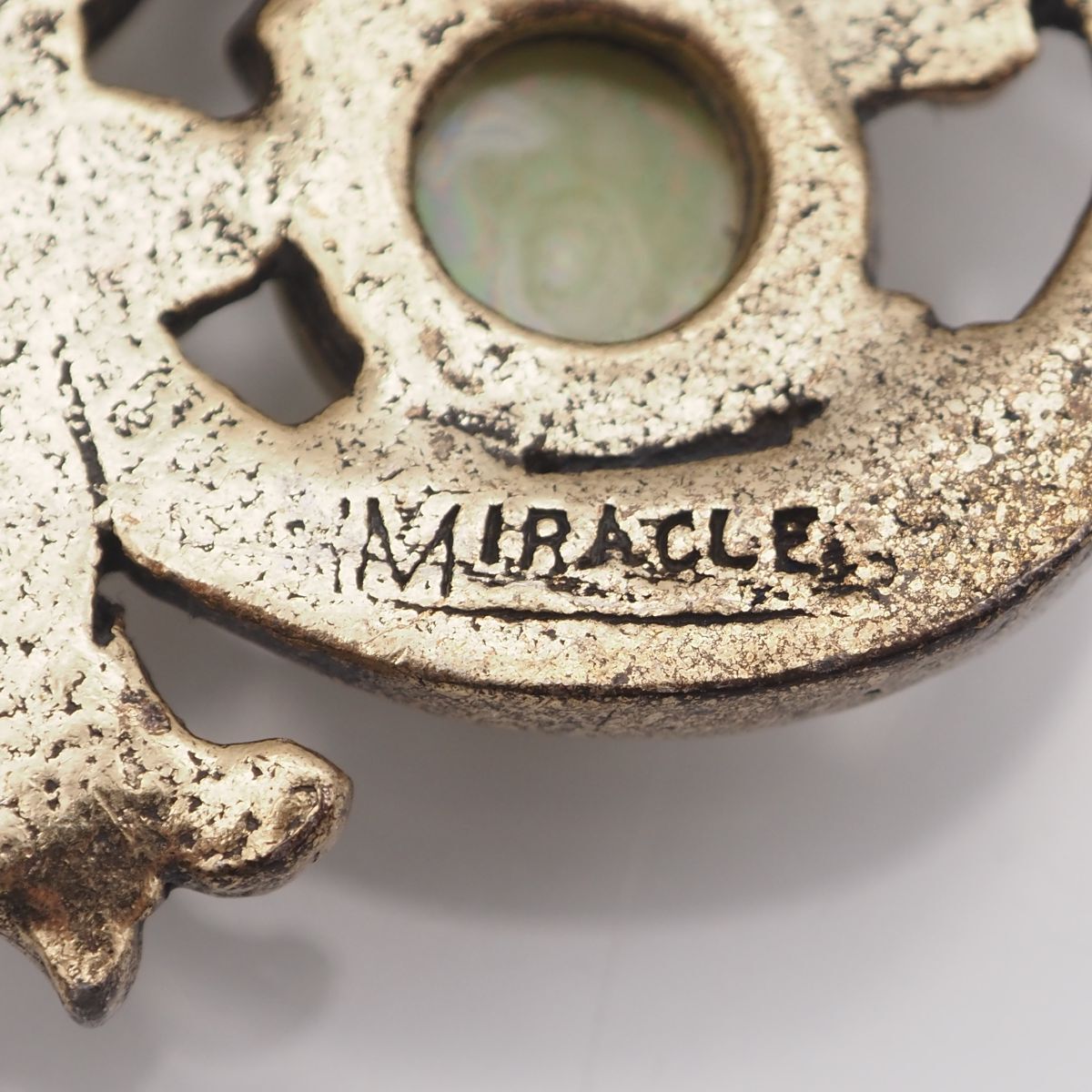 J961 イギリス ヴィンテージ MIRACLE ミラクル ブローチ グリーン