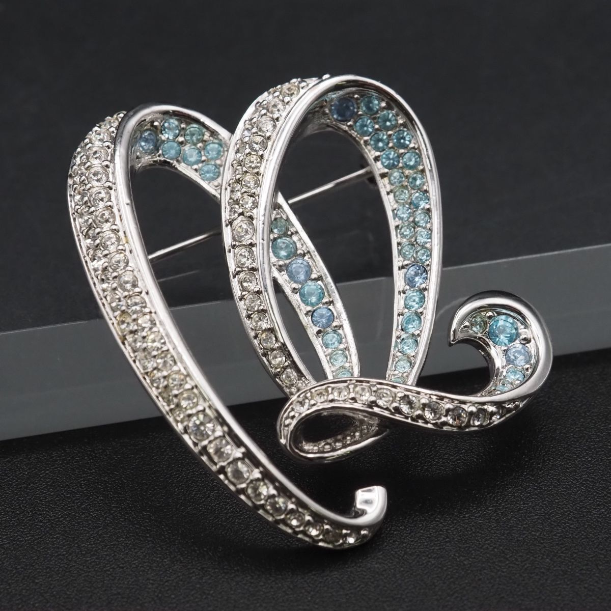 Dior ブローチ　パール　スワロフスキー J923 スワロフスキー SWAROVSKI ブローチ 節約 ブルーラインストーン