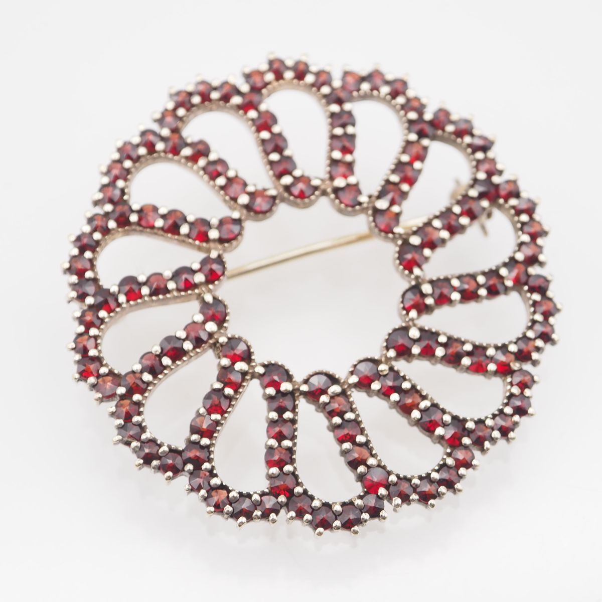 J990 ガーネット 900刻印 ブローチ ゴールド デザイン 1月誕生石