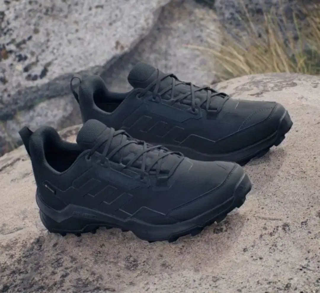 トレッキングシューズ TERREX