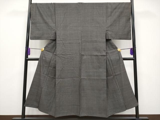 男性 本場結城紬 重要無形文化財 160亀甲 総詰め 黒地 三越扱い s 6