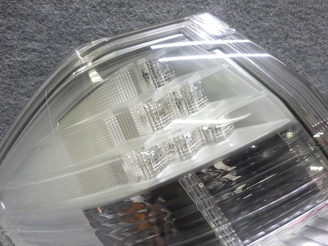 フィット　左テールレンズ　GE8　P7612　ホンダ　251209110