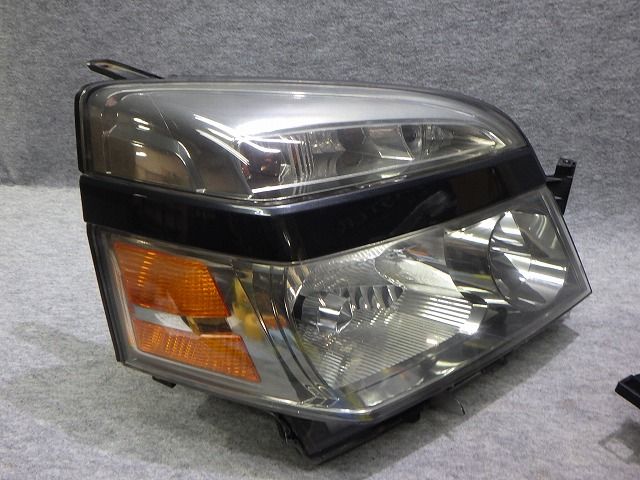 ヴォクシー ヘッドライト左右 HID AZR60/65 後期 28-183 V6 バラスト付