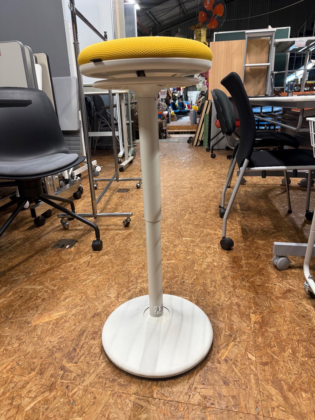 定価6万 配送 スイング脚 オカムラ ピルエット L122EZ 「座る」と