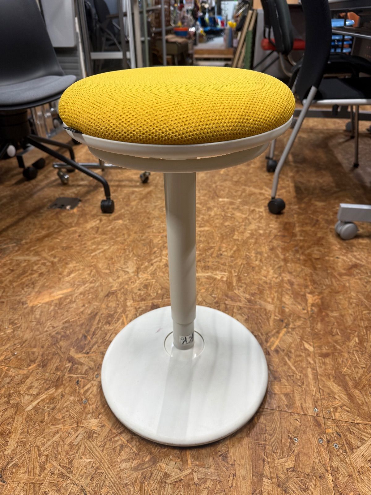 定価６万 スイング脚 オカムラ ピルエット L 122 EZ 座る と 立つ のいいとこ取り チェア スツール ハイチェア カウンター