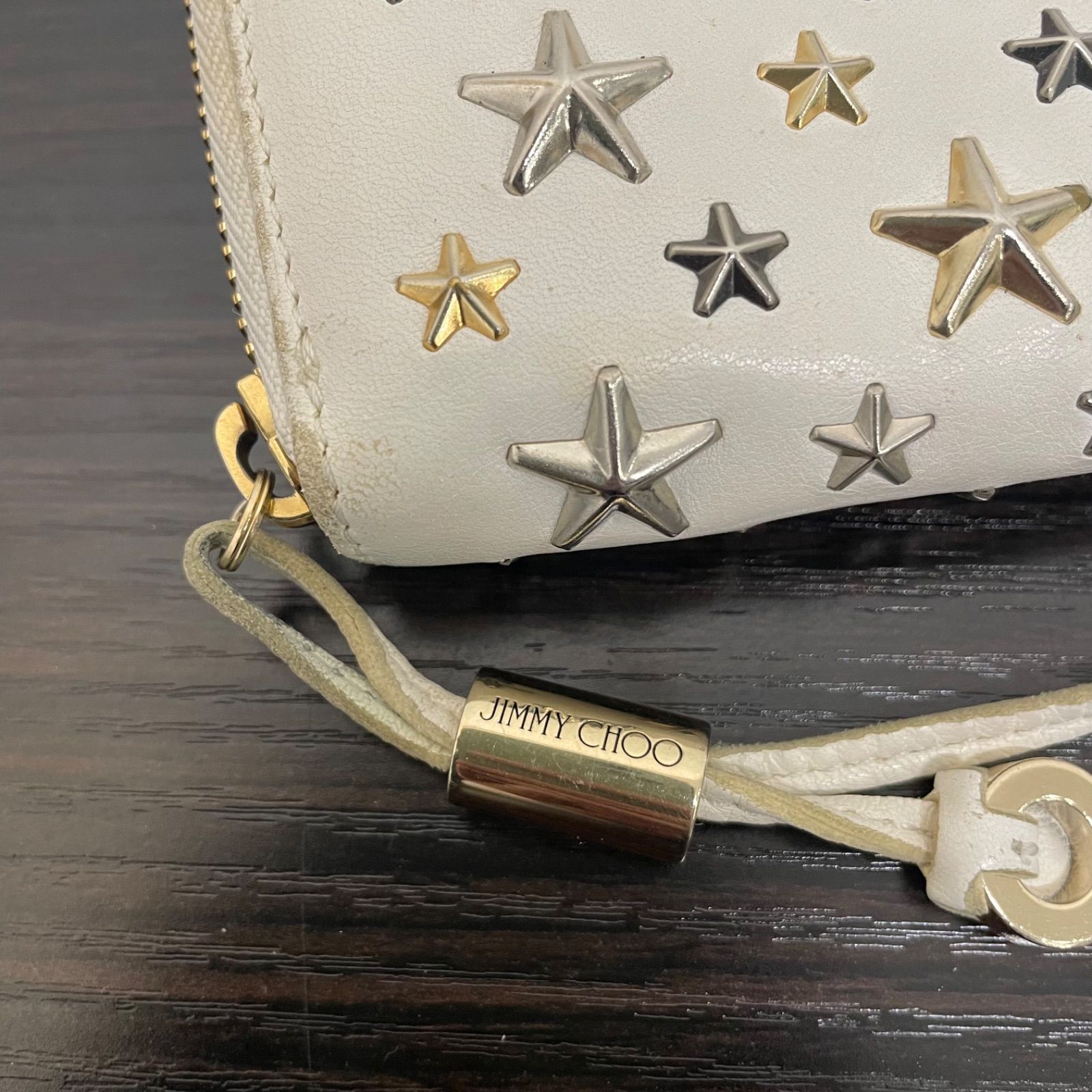 未使用品　箱付き　jimmy choo ジミーチュウ　長財布　スタッズ　ホワイト JIMMY CHOO ジミーチュウ 長財布 スタッズ入り ラウンドファスナー