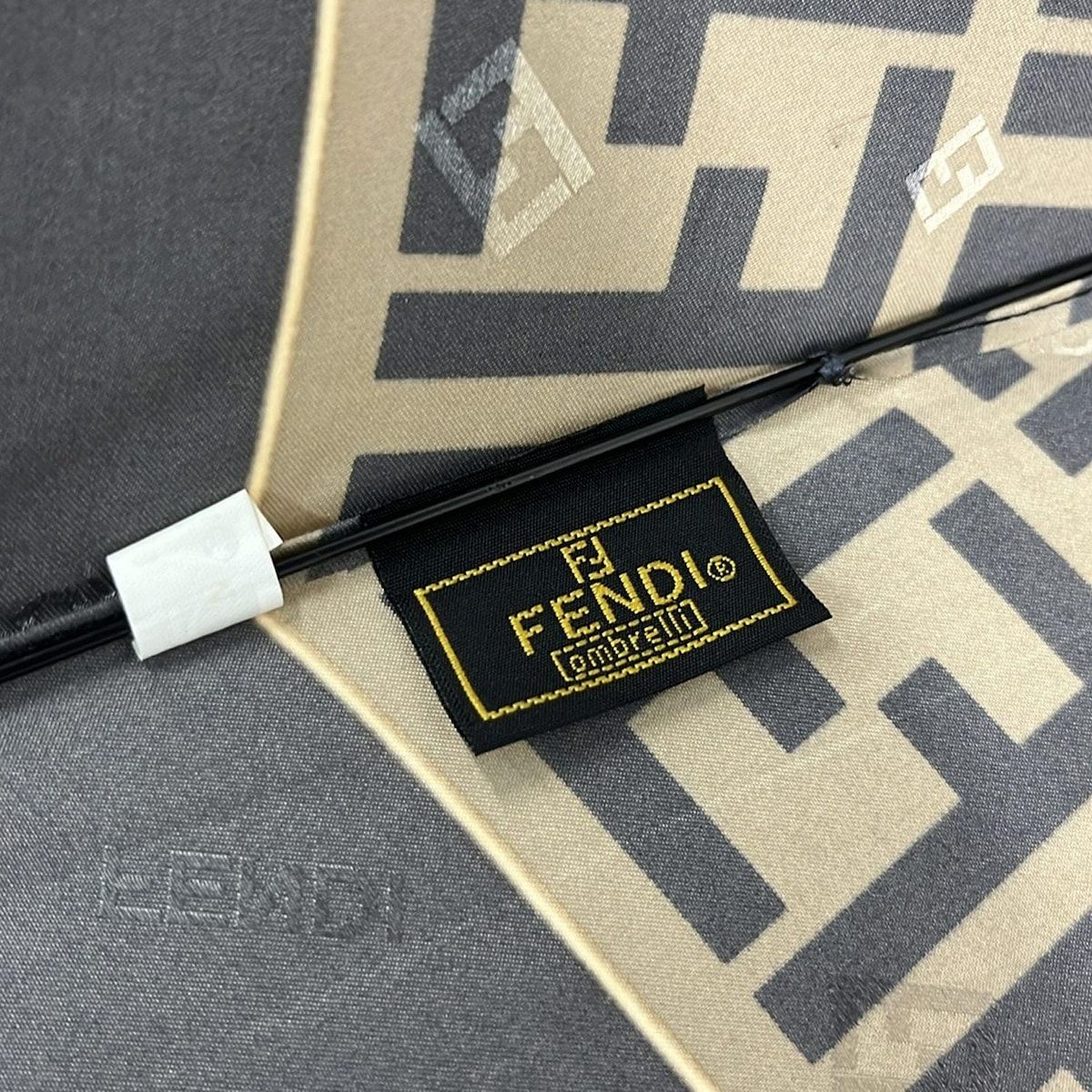 FENDI フェンディ 折りたたみ傘 ブロンズ 黒 ズッカ柄