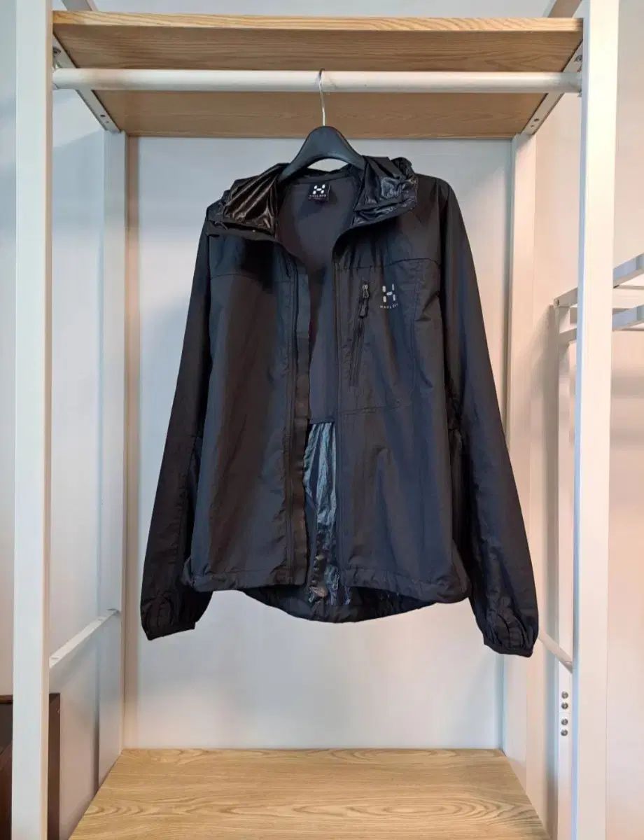 Haglofs ウィンドブレーカー フードジャケット