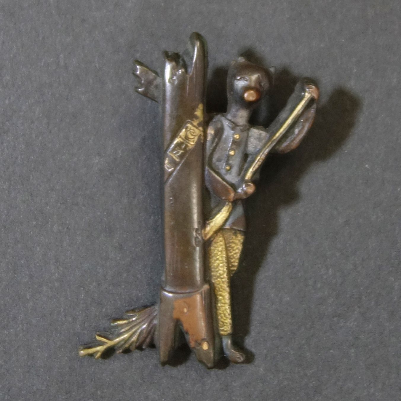 煙草入れ 金具 前金具 つく 裏座 彫刻 彫金 金象嵌 叺 目貫 煙草入れ 金具 前金具 つく 裏座 彫刻 彫金 金象嵌 叺 目貫