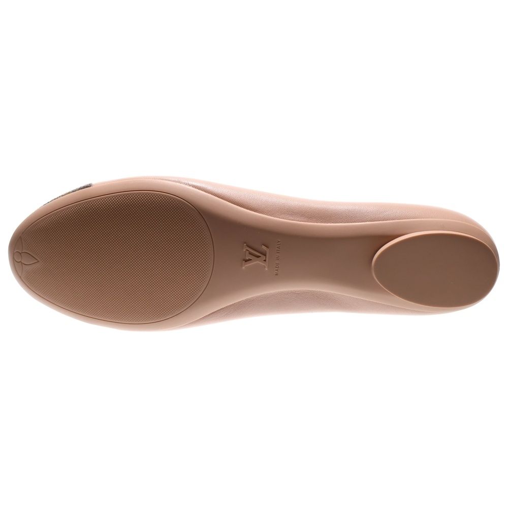 ベージュ ブラウン