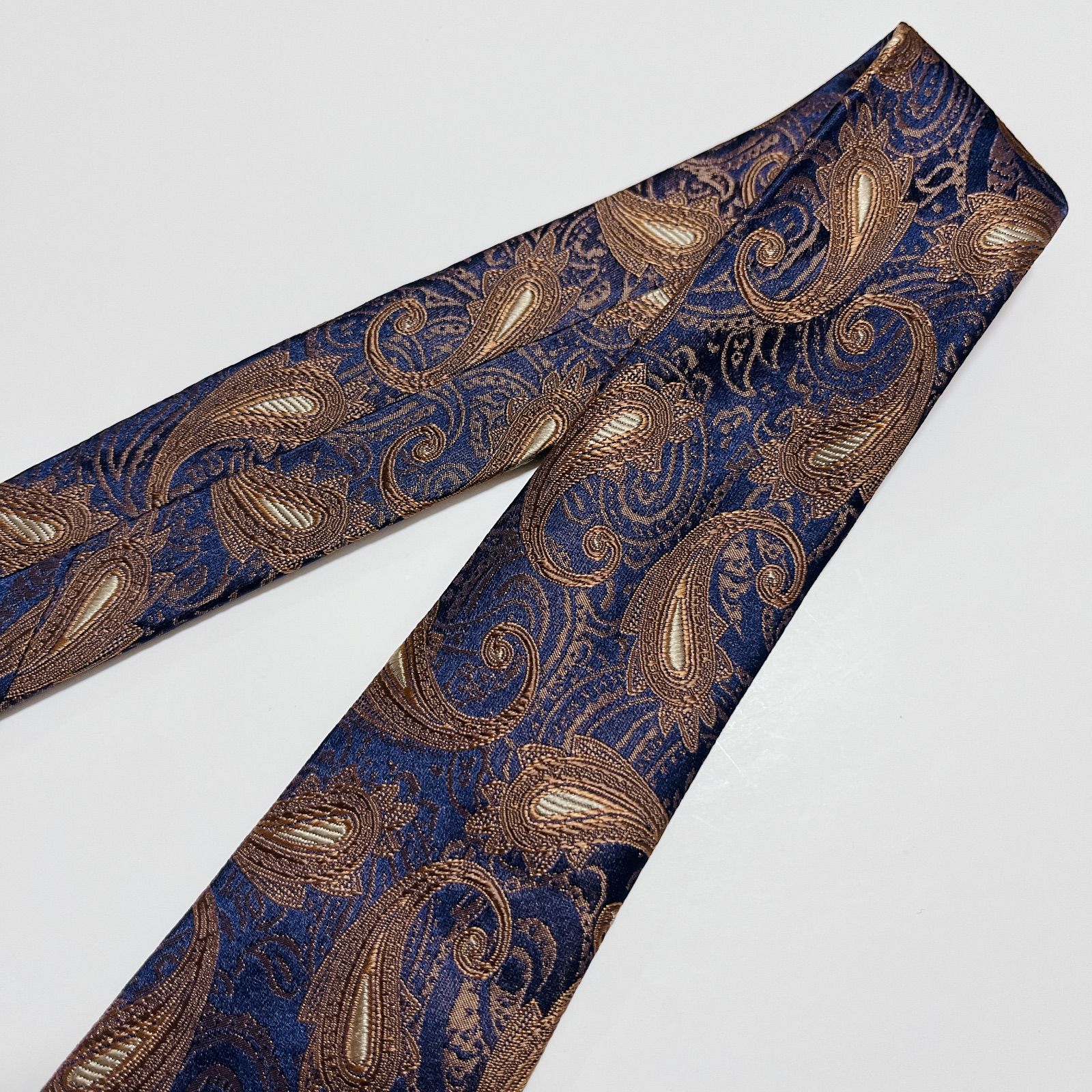 美品 エルメネジルドゼニア ネクタイ ハイブランド ペイズリー柄 光沢 希少 紺 美品 エルメネジルドゼニア ネクタイ ハイブランド ペイズリー柄 光沢