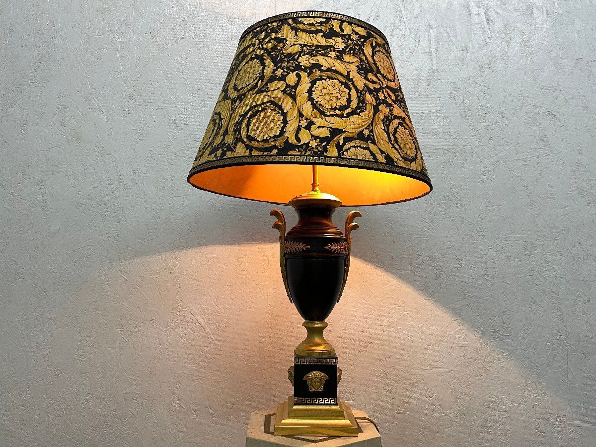 ● ヴェルサーチ ヴェルサーチェ VERSACE アンフォラ テーブルランプ 卓上スタンドライト 間接照明器具 メデューサ アンティーク 貝1337