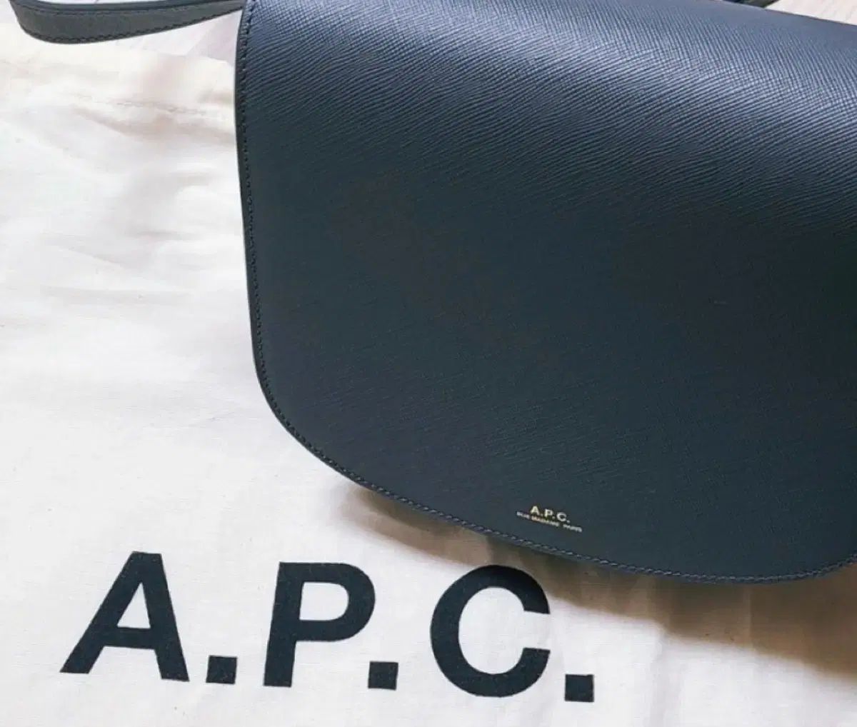 A P C アー ペー セー ディナ バッグ アスファルト COLOR