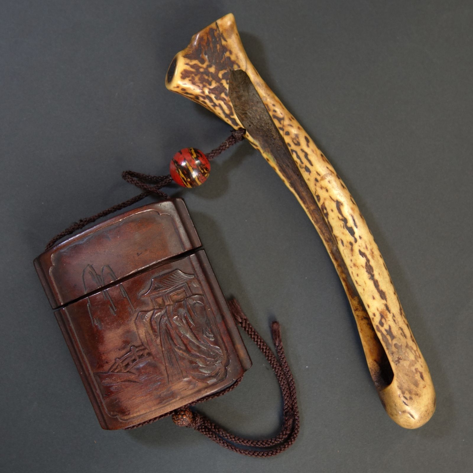 煙管筒 とんこつ 【 煙管筒 鹿角 ／ とんこつ (煙草入) 木製彫刻