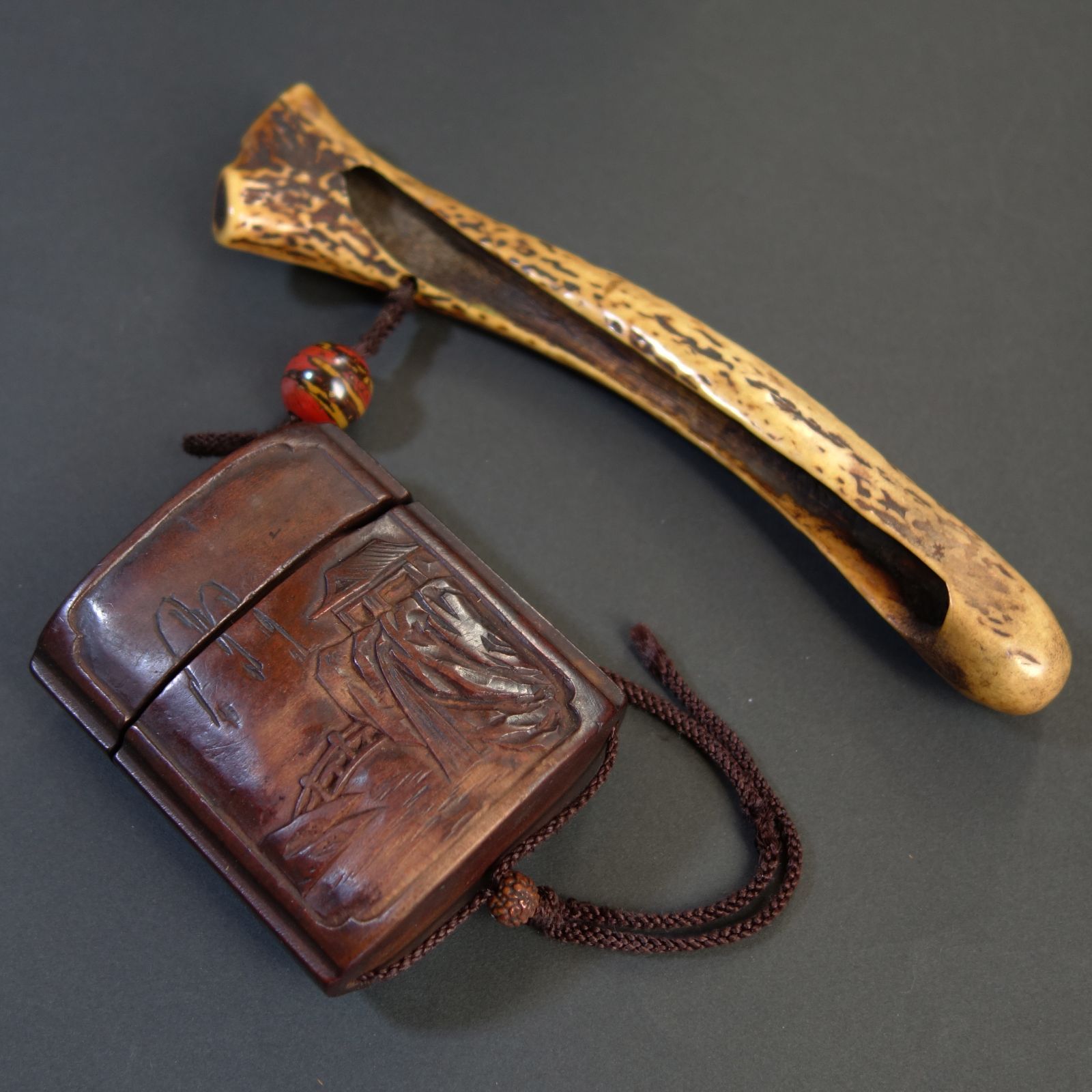 煙管筒 とんこつ 【 煙管筒 鹿角 ／ とんこつ (煙草入) 木製彫刻