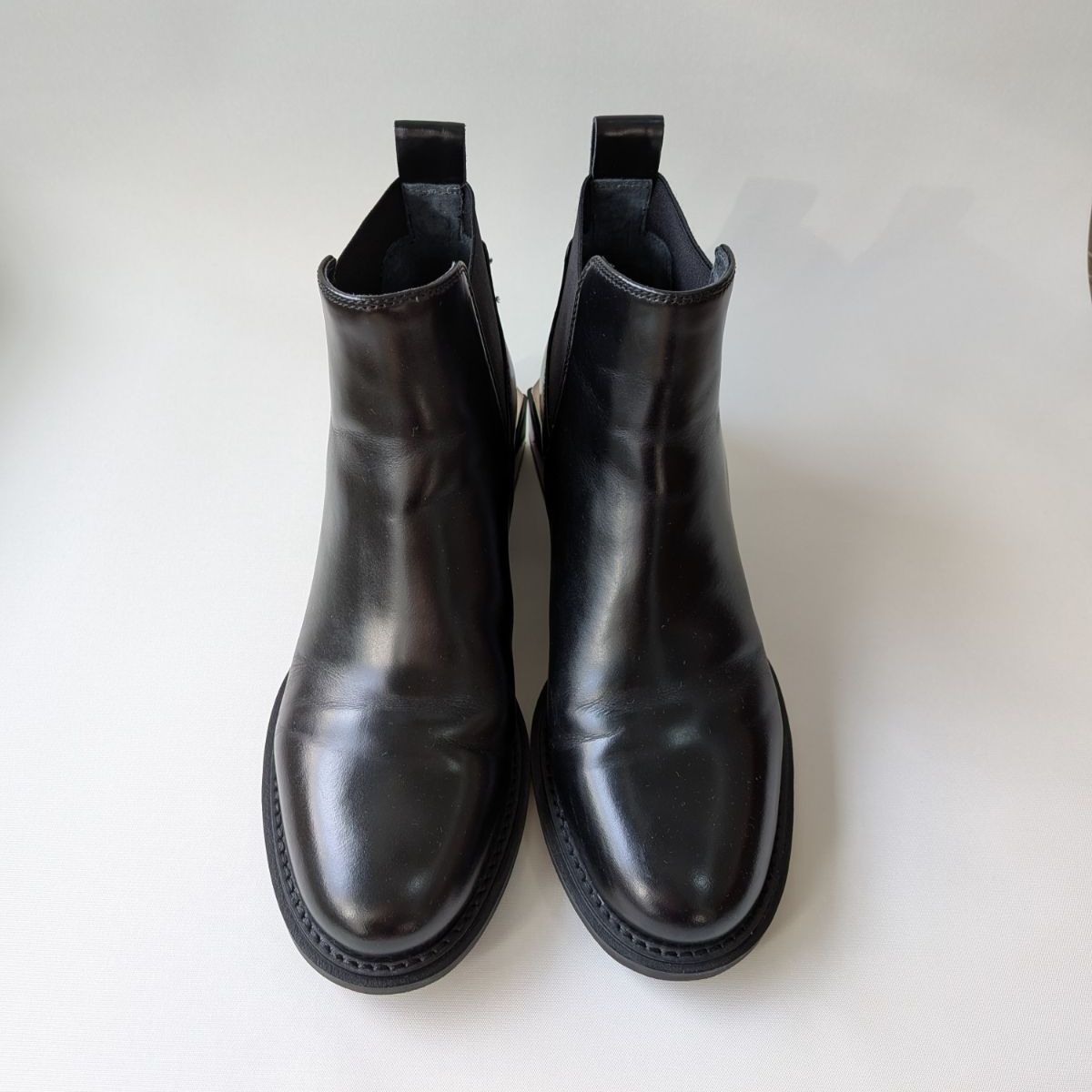 スタッカート サイドゴアデザインヒールブーツ スクエアトゥサイドゴアブーツ シルバー装飾 メタルライン レザーショートブーツ BLK 黒 ブラック 23.5