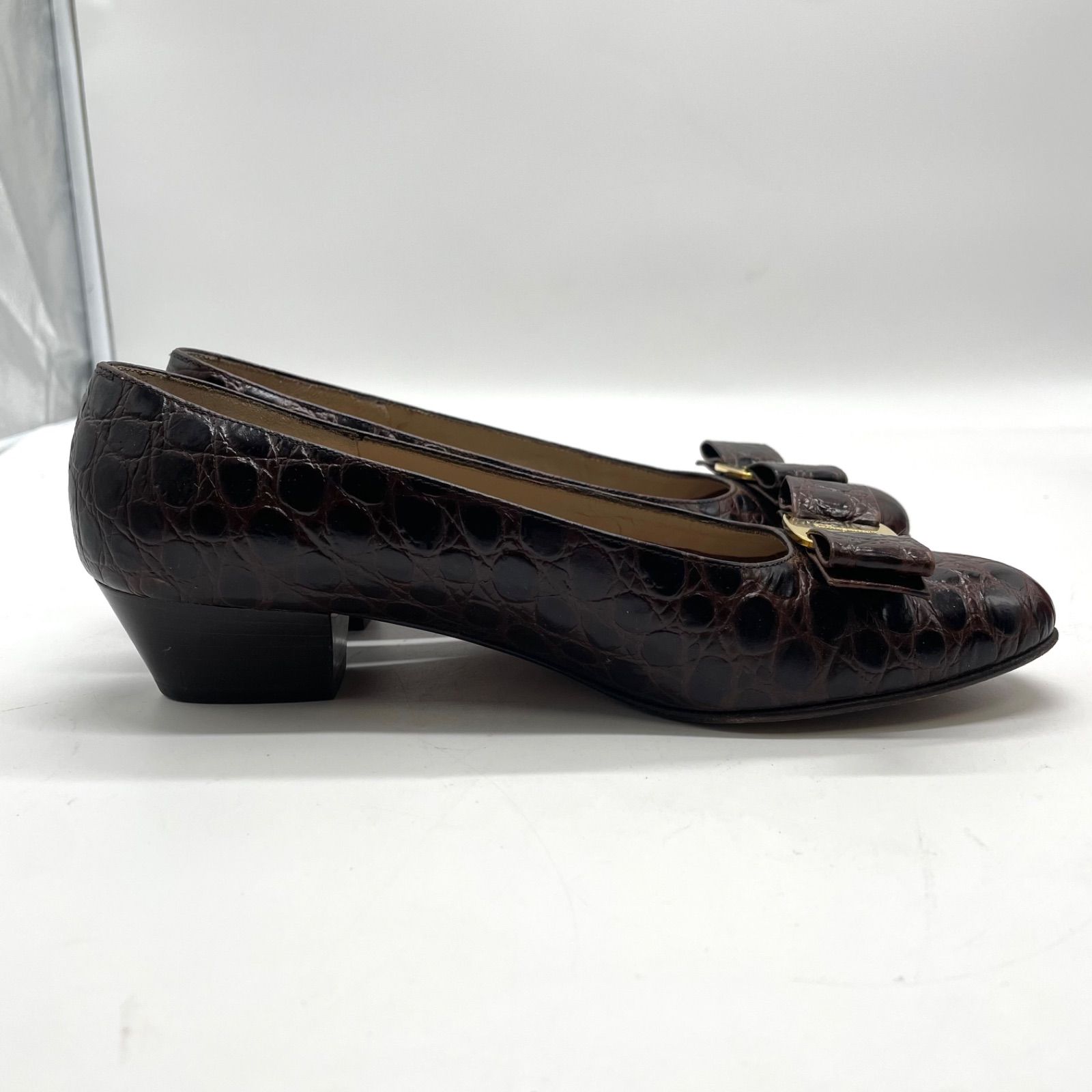 Salvatore Ferragamo サルヴァトーレ フェラガモ パンプス ヴァラ