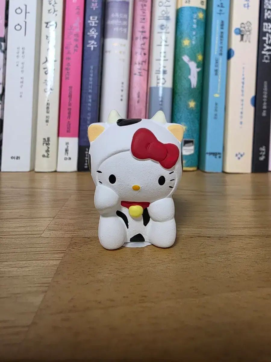 ハローキティ十二支陶磁器フィギュア小 - メルカリ