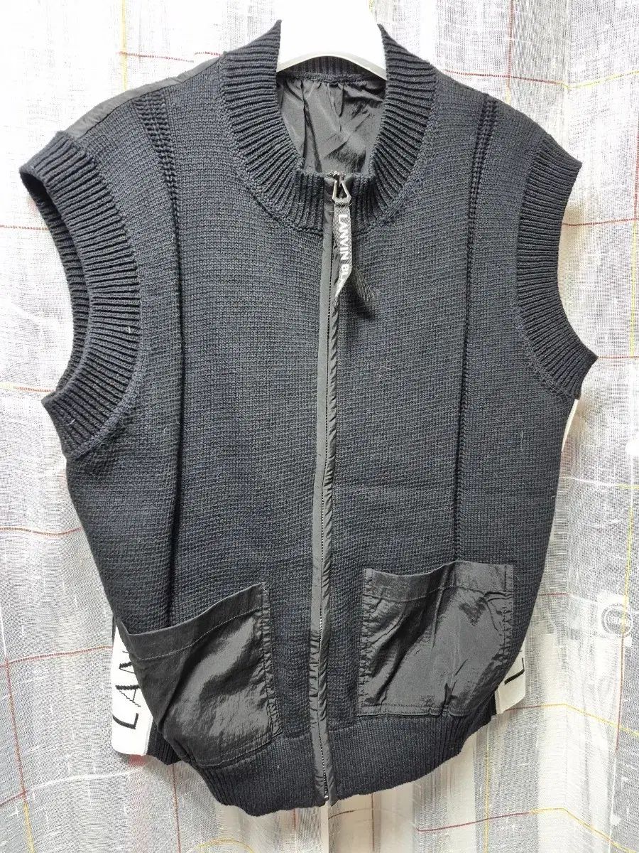 極美品　LANVIN SPORT 切替ニットベスト 38 極美品 LANVIN ニットベスト LANVIN SPORT 切替ニットベスト 38 LANVIN